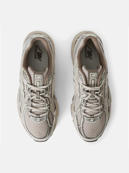 740 - Timberwolf/Sea salt