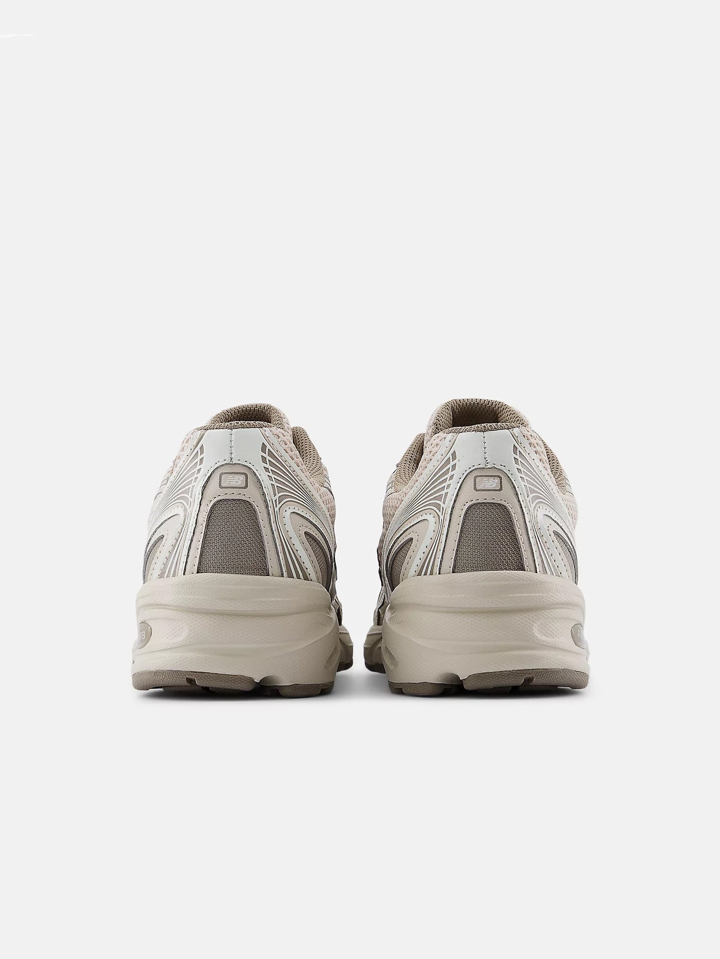 740 - Timberwolf/Sea salt